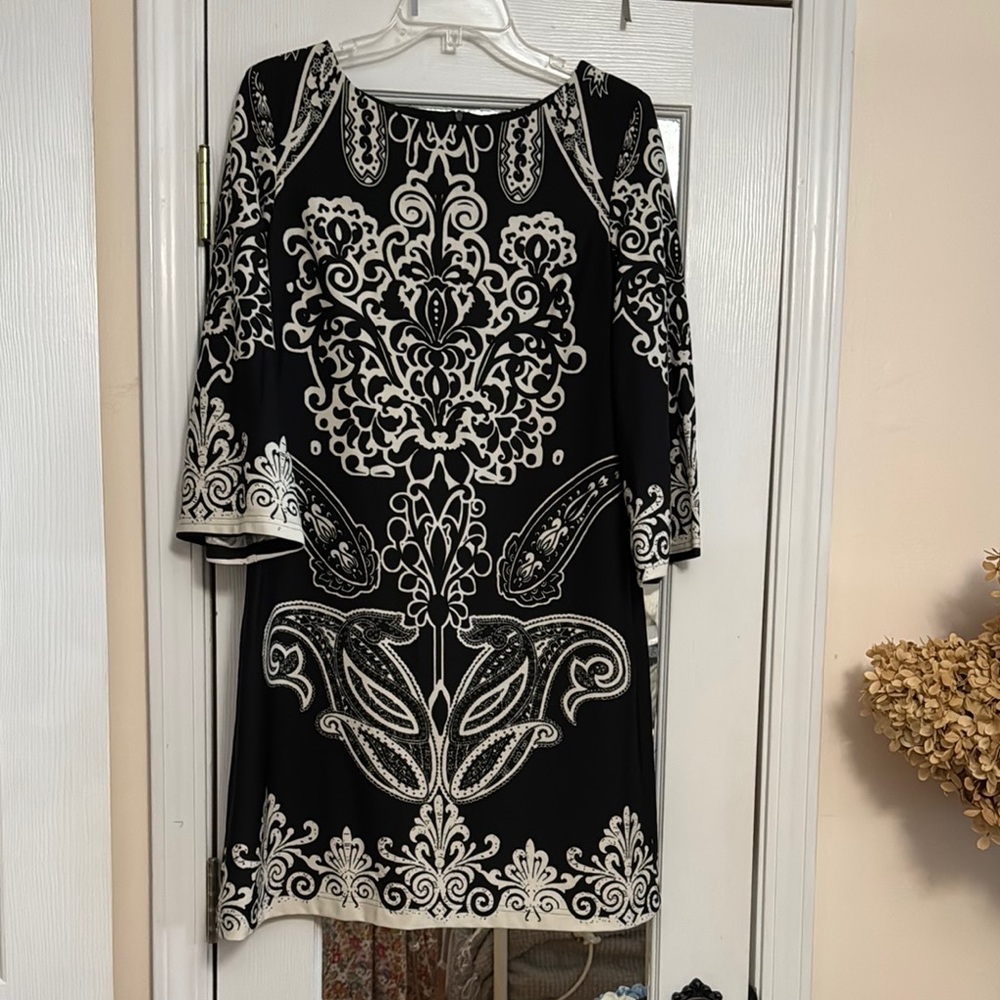 New Directions Black and White Sheath Dress with Bell Sleeves